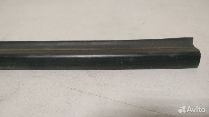 Уплотнитель стекла двери задний левый Daewoo Nexia