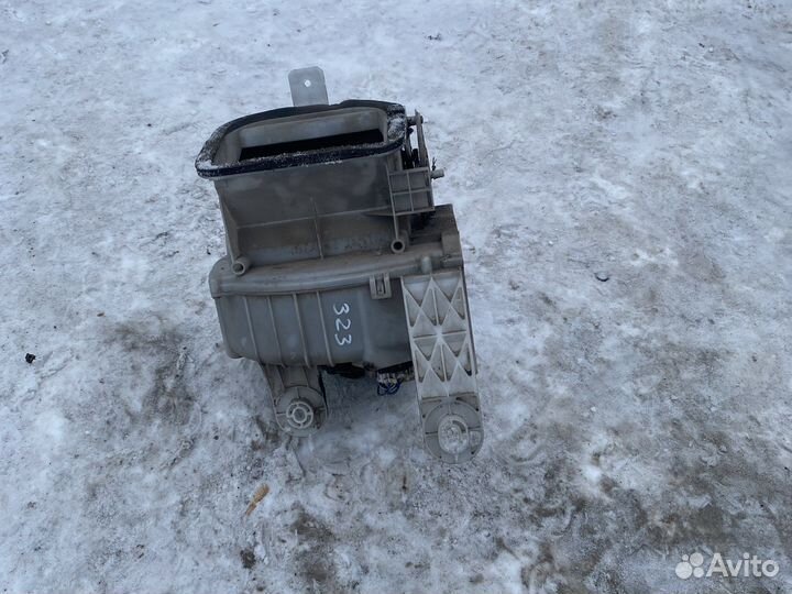 Мотор печки mazda 323