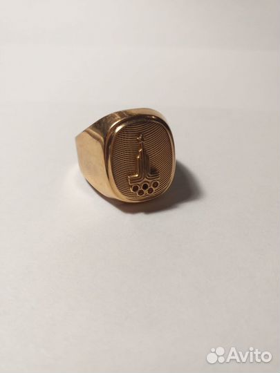 Мужской золотой перстень 