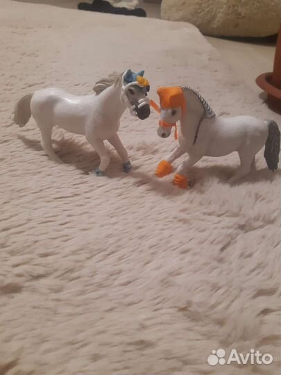 Фигурки лошадей schleich