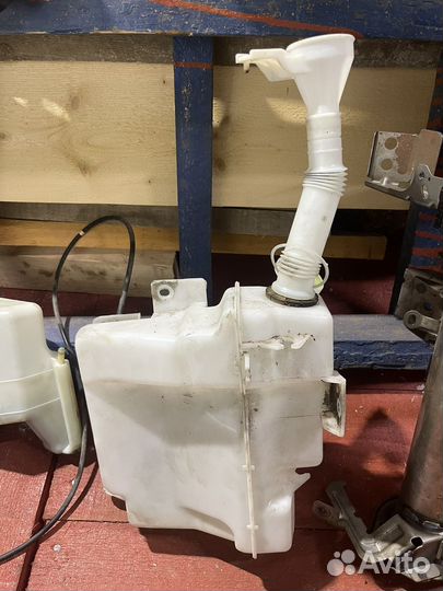 Бачок омывателя Mitsubishi Lancer 10