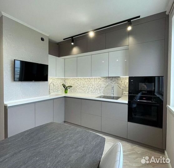 Кухонный гарнитур в стиле хай тек