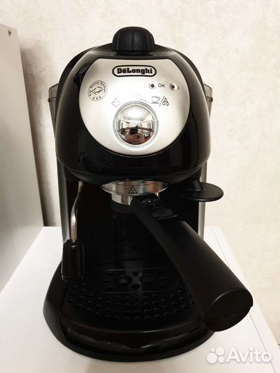 Кофеварка рожковая DeLonghi ec201cd.B