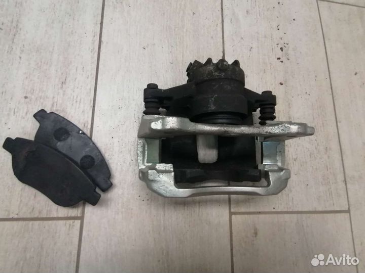 Супорт перед.левый Geely Emgrand EC7