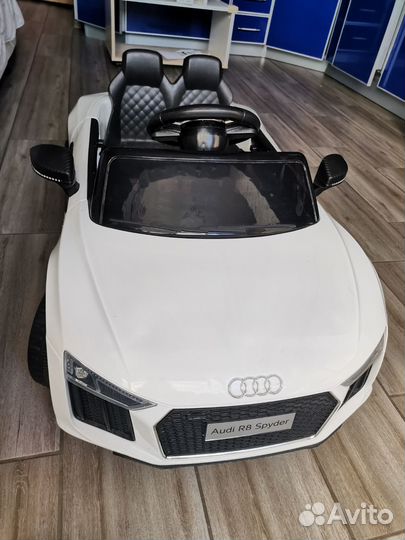 Машинка электрическая детская Audi R8 Spyder