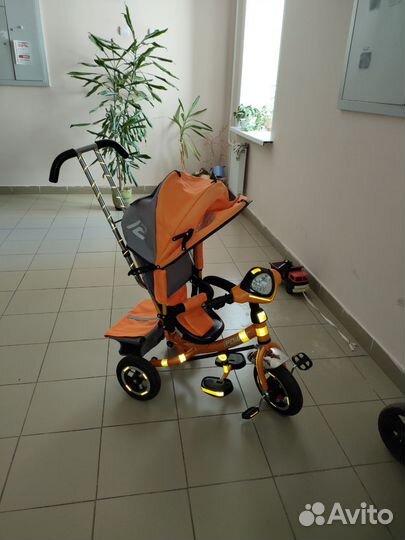 Трехколесный велосипед с родительской ручкой