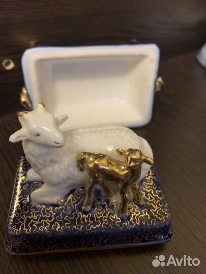 Фарфоровая шкатулка СССР 1956 год Дулево