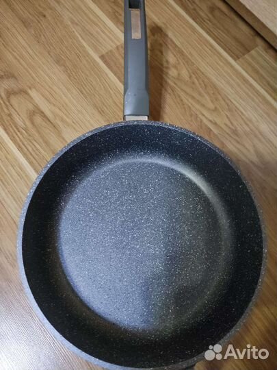 Сковорода 28 см новая