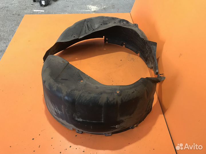 Подкрылок задний на Land Rover Discovery 3
