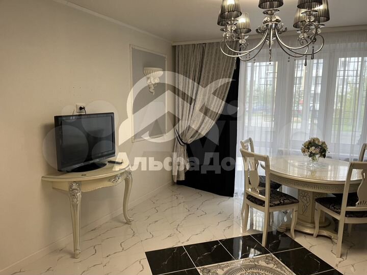 2-к. квартира, 65 м², 1/11 эт.