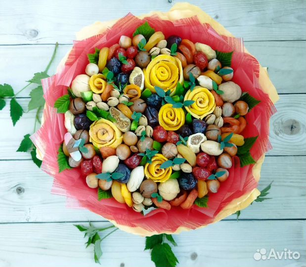 Съедобные букеты из сухофруктов и орехов на заказ