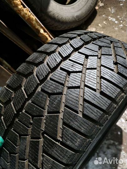 Continental ContiVikingContact 5 235/45 R17 97T