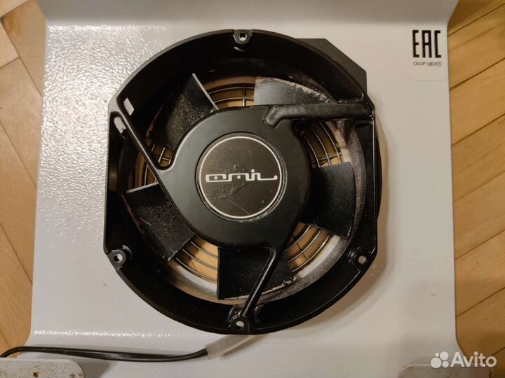 Вытяжка маникюрная настольная Emil