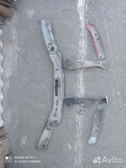 Рамка радиатора Ауди 100с4(телевизор)