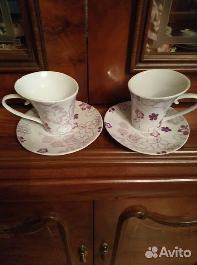 Чашечки с блюдцем кофейные,чайник и молочник