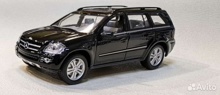 А/М. Модель автомобиля 1 43. Mercedes GL 500
