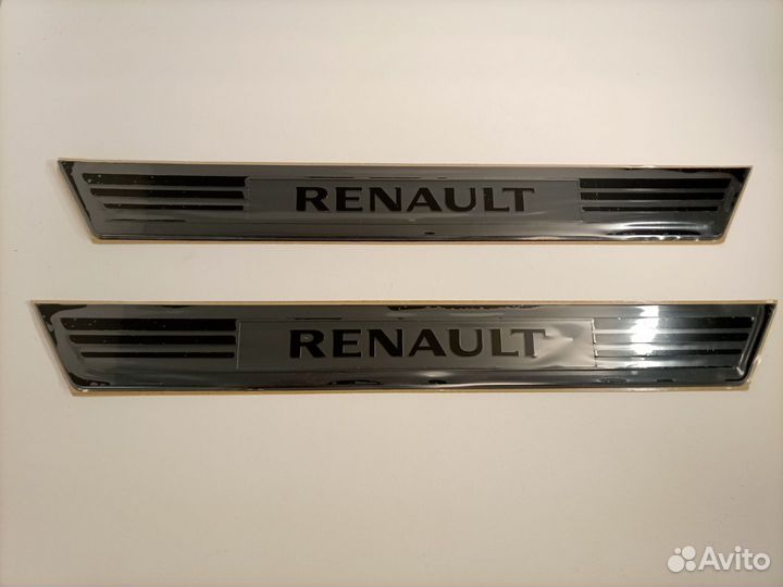 Накладки на пороги с надписью Renault 2шт