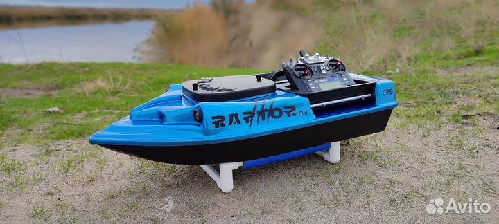 Прикормочный кораблик с GPS