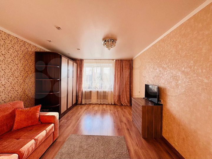 2-к. квартира, 65 м², 2/14 эт.