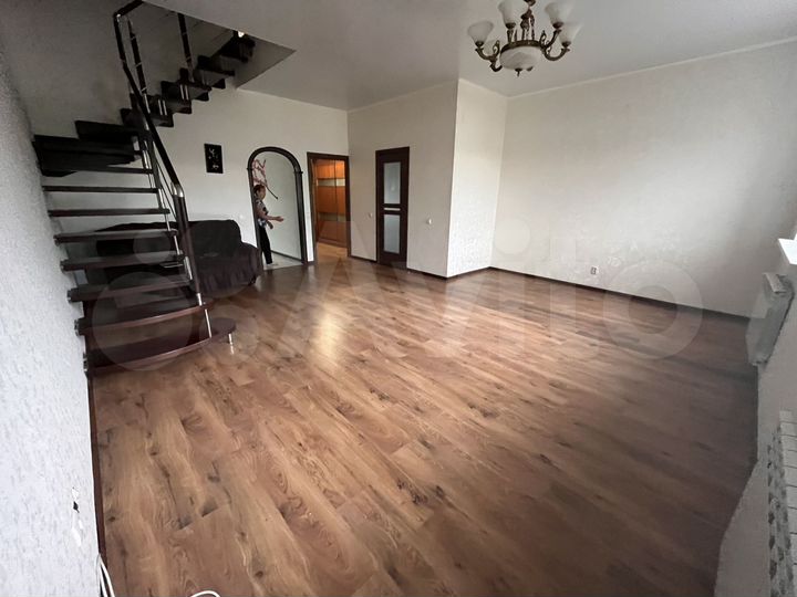 Таунхаус 180 м² на участке 7,5 сот.