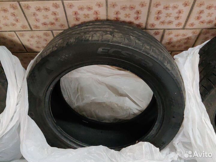 Kumho Ecsta HS51 215/55 R17 W