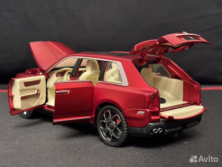 Модель автомобиля Роллс Ройс Кален 1:24