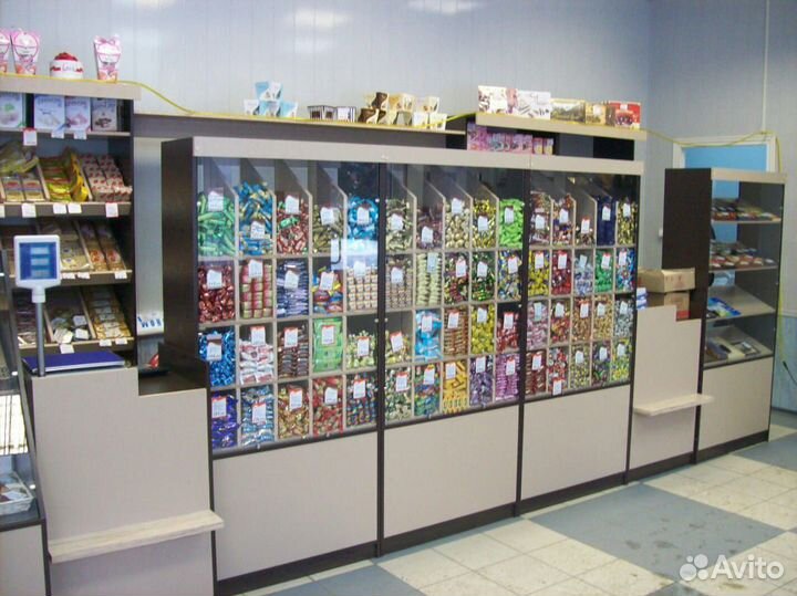 Стеллаж с разделителями для конфет