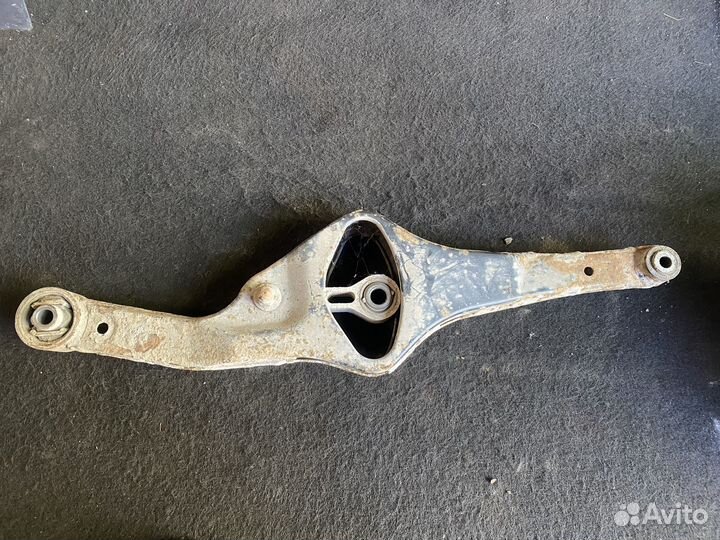 Задний поперечный рычаг Nissan Almera N16