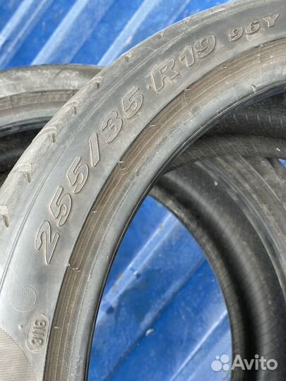 Pirelli P Zero 255/35 R19 96Y