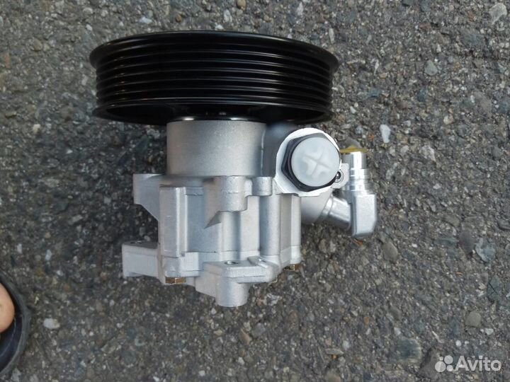 Насос гидроусилителя руля на Мерседес