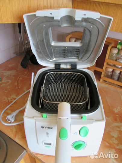 Фритюрница Vitek VT-1537 W