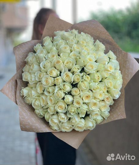 Букет 101 роза в оформлении