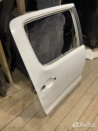 Дверь задняя правая Toyota hilux 7