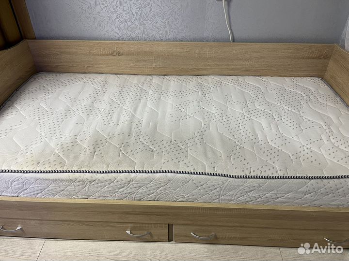 Кровать с матрасом 190 на 90