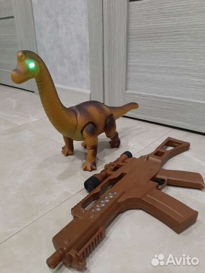 Динозавр на пу с ик-портом.свет.звук