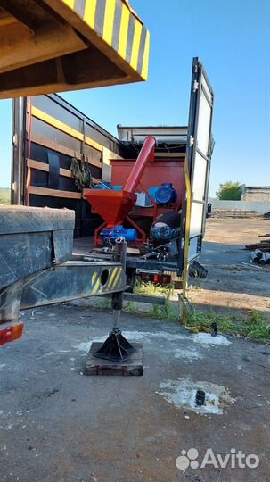 Шнековый бункер питатель