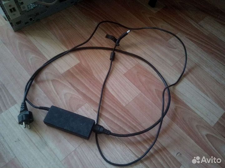 Адаптер зарядки и блок питания для ноутбука