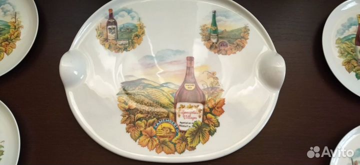 Сырные немецкие тарелки и поднос