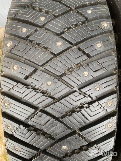 R16 Goodyear UltraGrip Ice Arctic SUV 215/65, PCD 6x114.3 DIA 66.1