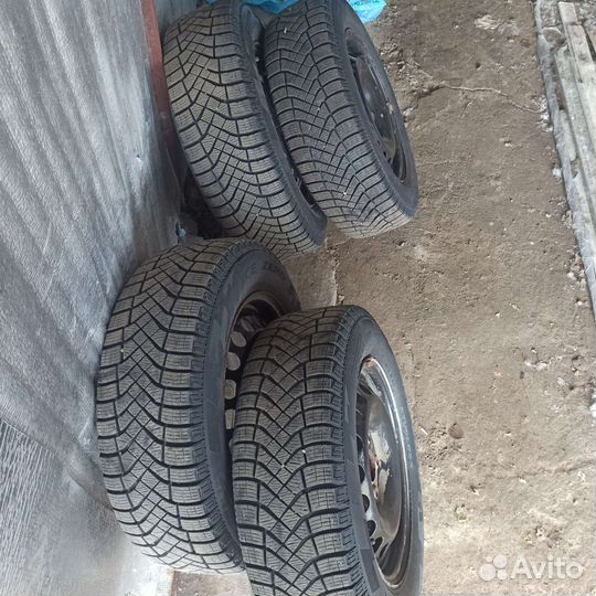 Комплект зимних колес r15 на VW Golf 6