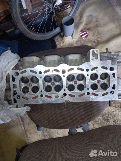 Головка блока цилиндров, с крышкой