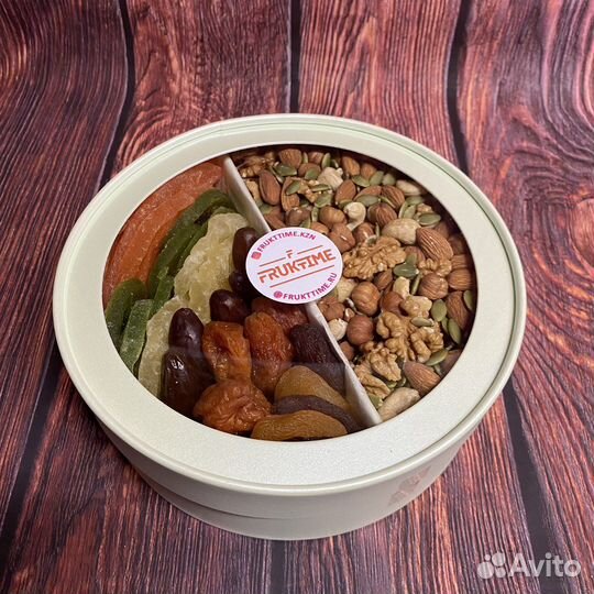 Набор орехов и сухофруктов на подарок