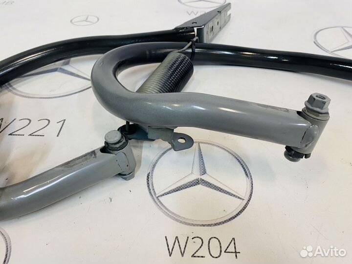 Петля крышки багажника Mercedes W204