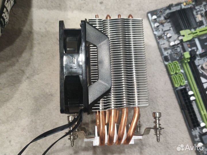 Материнская плата с процессором и кулером