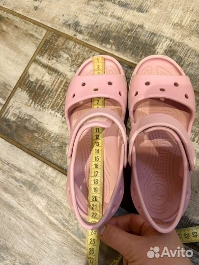 Сандалии crocs для девочки