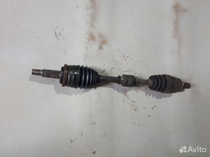 Полуось (приводной вал, шрус) Hyundai Veloster лев