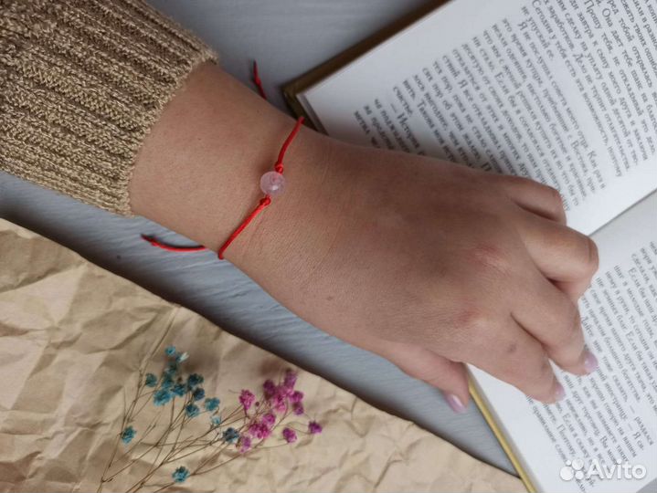 Нить с камнем