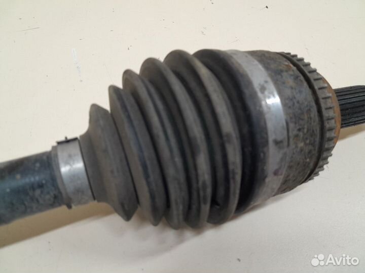 Привод левый передний Toyota Camry