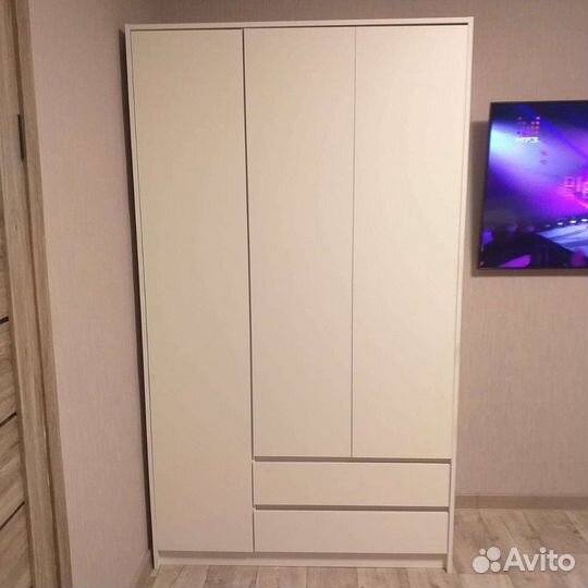 Шкаф 3-секционный