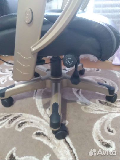 Компьютерное кресло